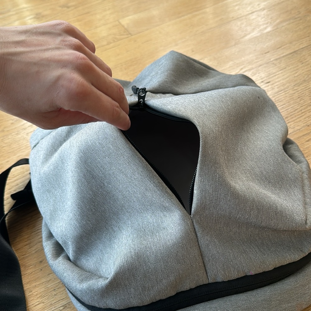 Crossbody backpack - Picture 2 of 5